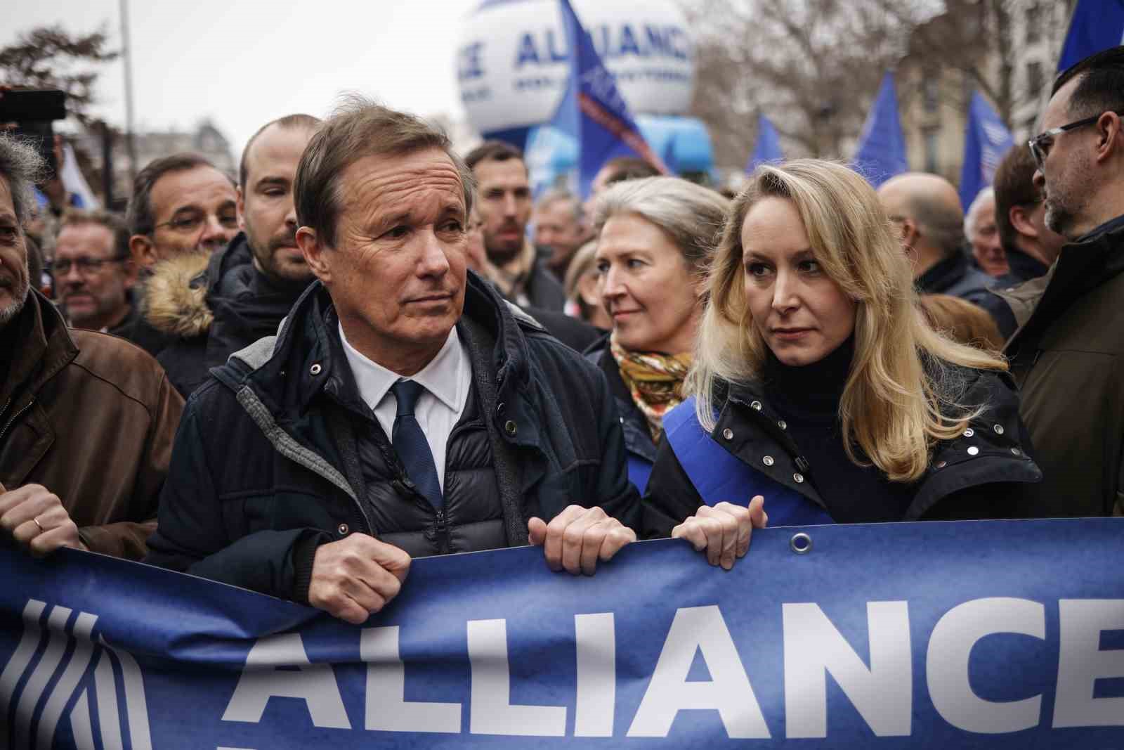 Fransa’da binlerce kişiden polise destek ve kaynak yetersizliğine dikkat çekmek için yürüyüş
Fransa’da binlerce kişiden polise destek ve kaynak yetersizliğine dikkat çekmek için yürüyüş