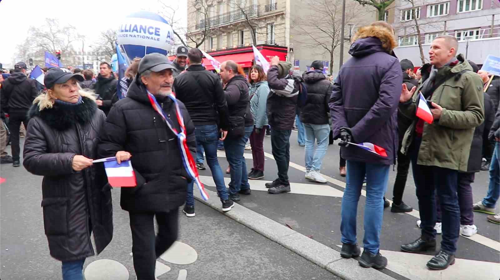 Fransa’da binlerce kişiden polise destek ve kaynak yetersizliğine dikkat çekmek için yürüyüş
Fransa’da binlerce kişiden polise destek ve kaynak yetersizliğine dikkat çekmek için yürüyüş