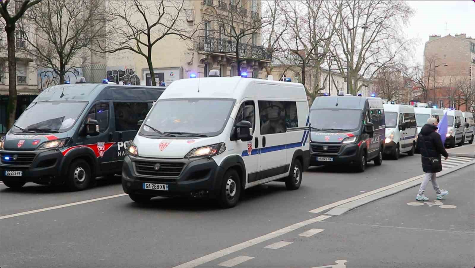 Fransa’da binlerce kişiden polise destek ve kaynak yetersizliğine dikkat çekmek için yürüyüş
Fransa’da binlerce kişiden polise destek ve kaynak yetersizliğine dikkat çekmek için yürüyüş