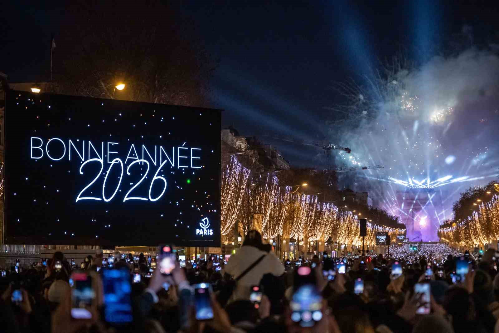 Fransa’da yeni yıl üst düzey güvenlik önlemleri altında kutlandı
