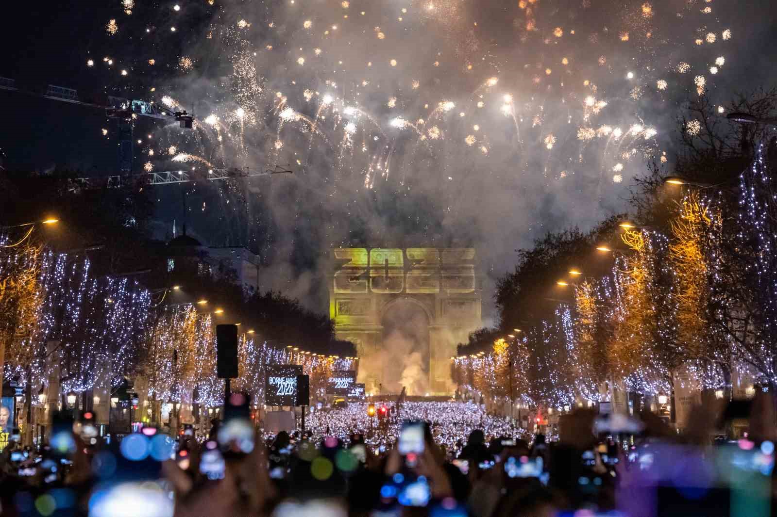 Fransa’da yeni yıl üst düzey güvenlik önlemleri altında kutlandı
