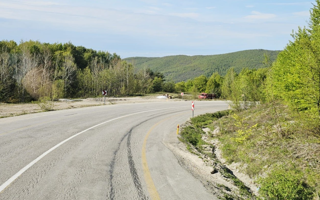 Freni boşalan kamyon başka bir kamyona çarptı: 1 yaralı
