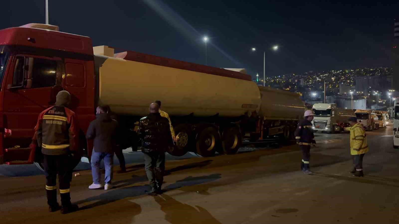 Freni boşalan tanker zincirleme kazaya sebep oldu: 1 yaralı
