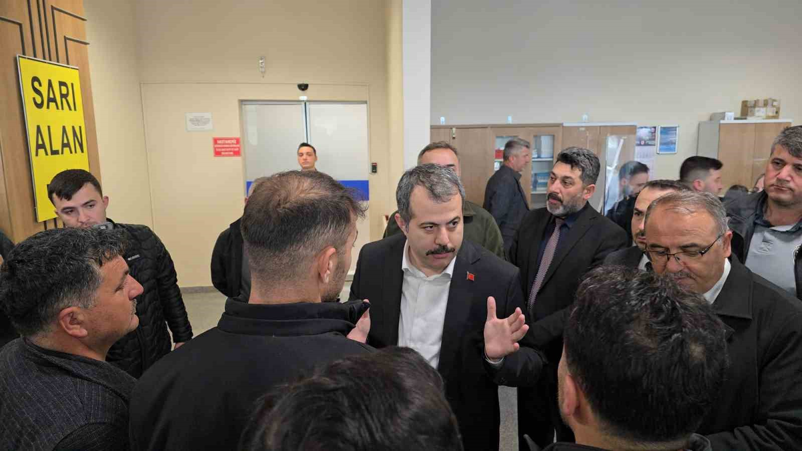 Freni patlayan tır dehşet saçtı: Öğrenci servisi dahil 7 araç birbirine girdi, 18 yaralı
