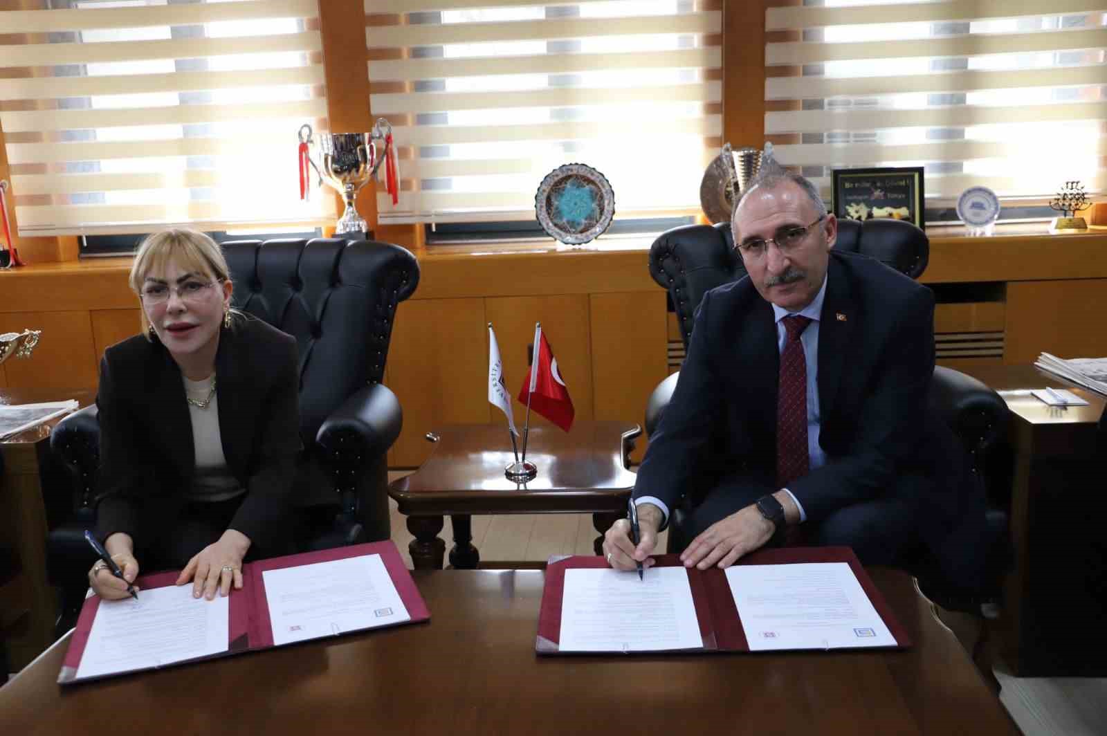 FÜ ile SEZA Çimento arasında protokol
