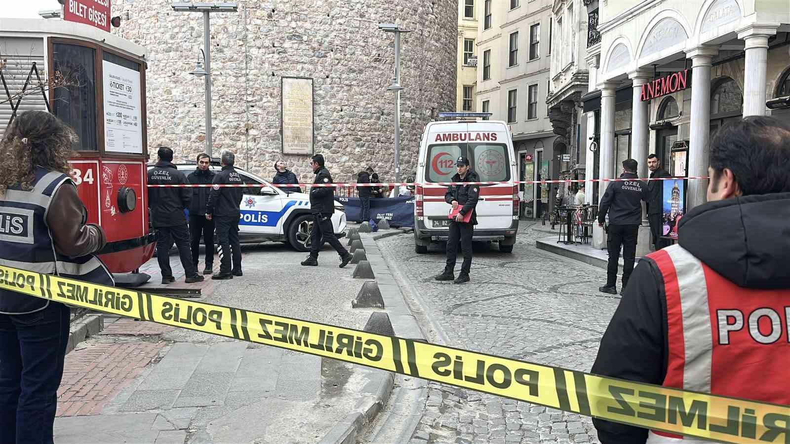 Galata Kulesi’nden atlayan kadın hayatını kaybetti
