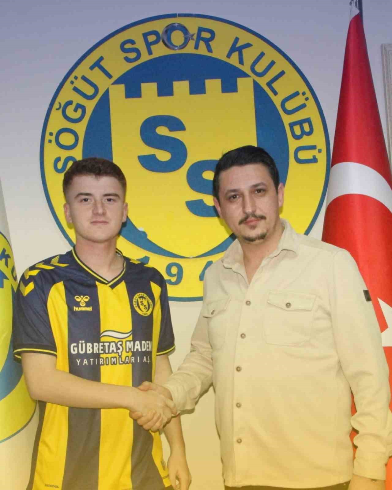 Galatasaray altyapısından yetişen genç futbolcu Söğütspor’a transfer oldu
Galatasaray altyapısından yetişen genç futbolcu Söğütspor’a transfer oldu