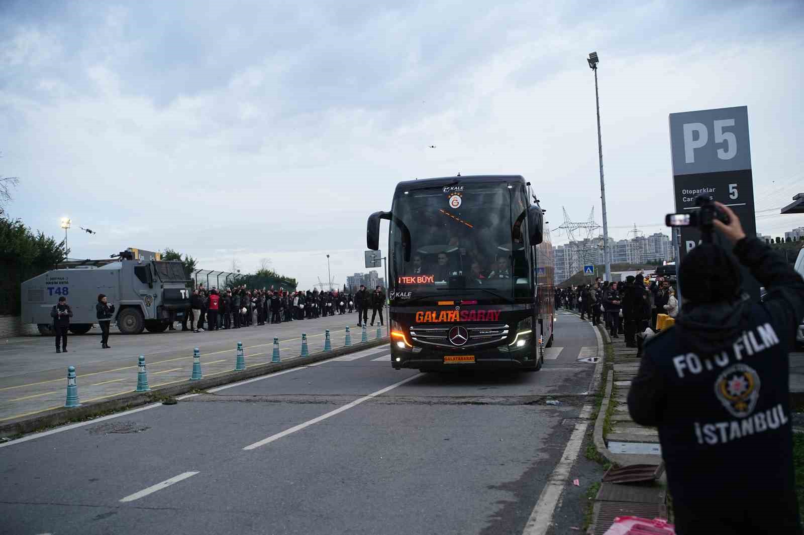 Galatasaray, Atatürk Olimpiyat Stadyumu’na ulaştı
