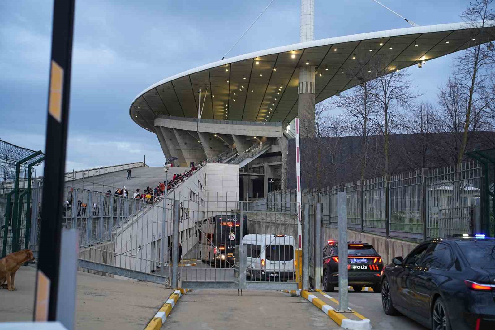 Galatasaray, Atatürk Olimpiyat Stadyumu’na ulaştı
