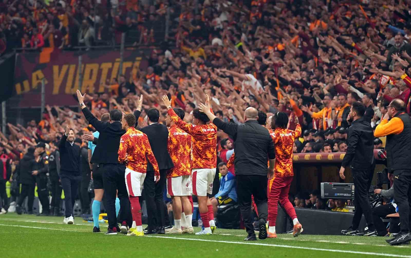 Galatasaray, Fenerbahçe ile puan farkını 7’ye çıkardı
