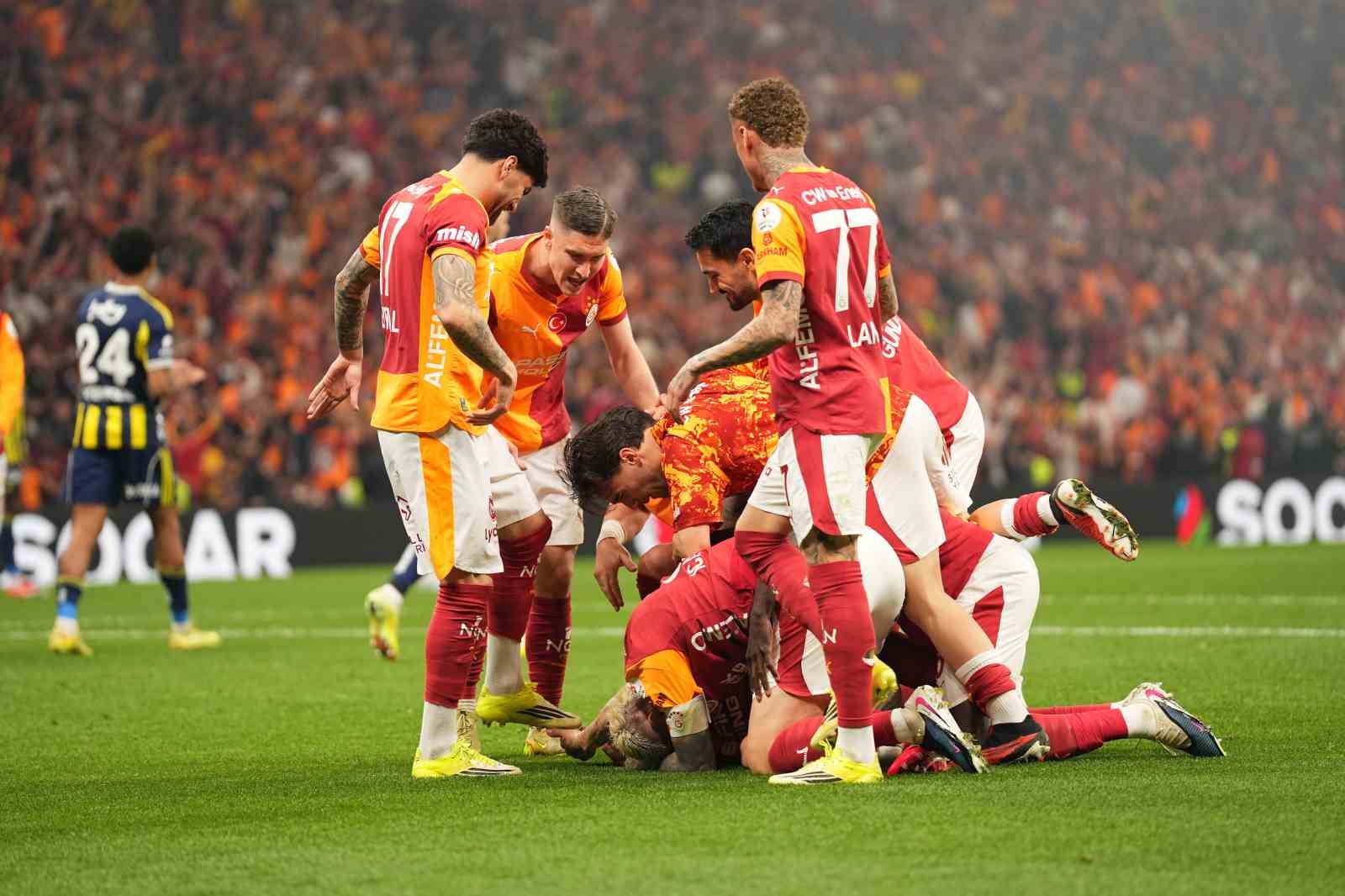 Galatasaray, Fenerbahçe’yi evinde 2 maç sonra mağlup etti
