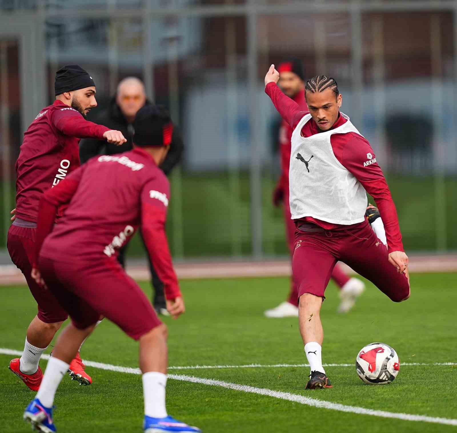 Galatasaray, Gençlerbirliği maçı hazırlıklarını sürdürdü
