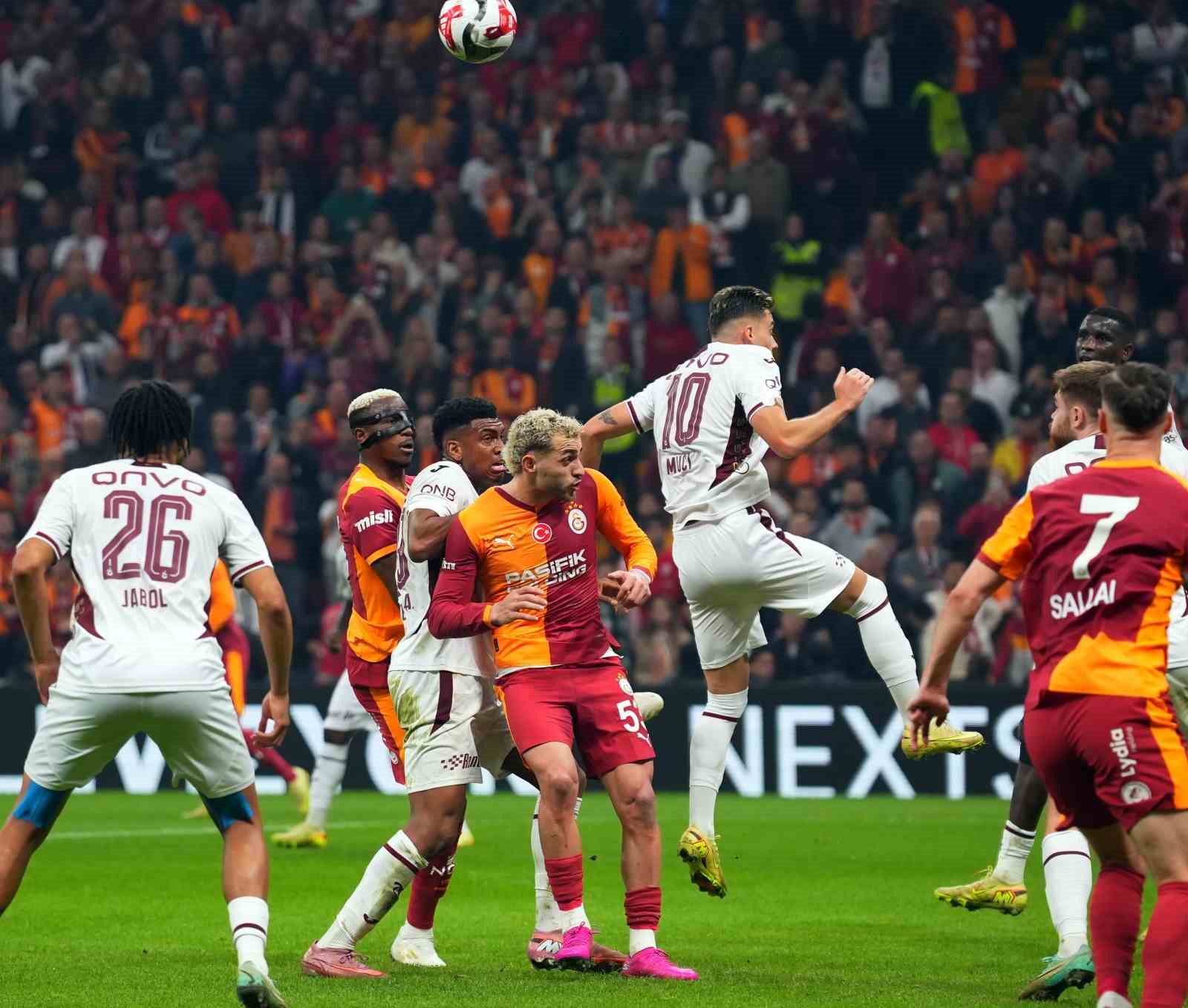 Galatasaray ile Trabzonspor, Turkcell Süper Kupa yarı finalinde karşılaşacak
Galatasaray ile Trabzonspor, Turkcell Süper Kupa yarı finalinde karşılaşacak