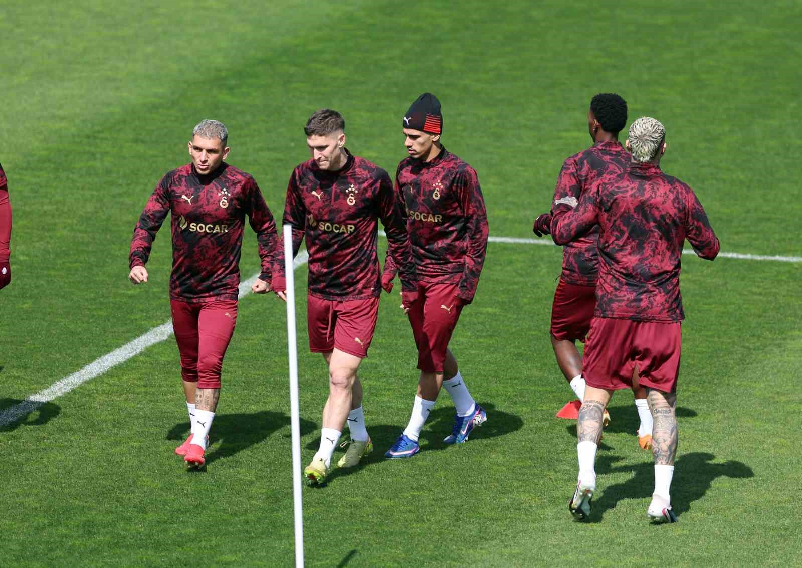 Galatasaray, Liverpool maçı hazırlıklarını tamamladı
