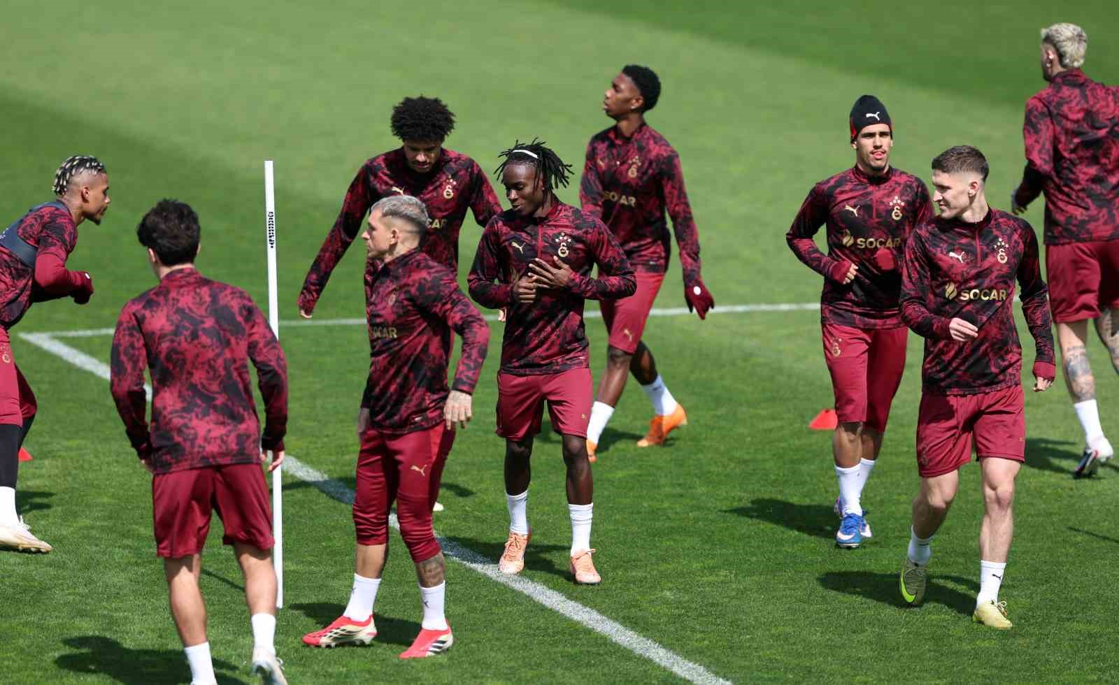 Galatasaray, Liverpool maçı hazırlıklarını tamamladı
