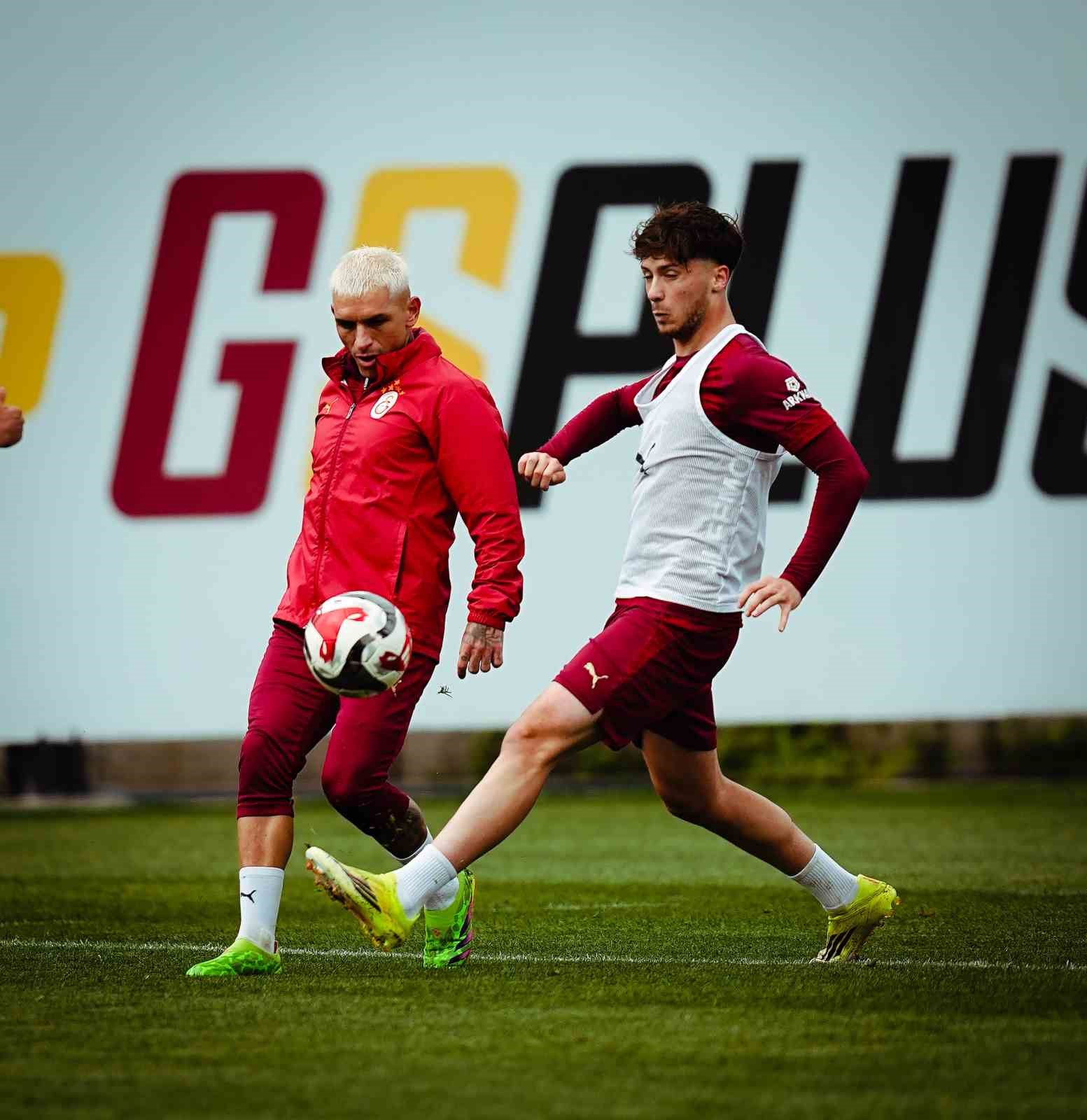 Galatasaray, Trabzonspor maçı hazırlıklarını sürdürdü
