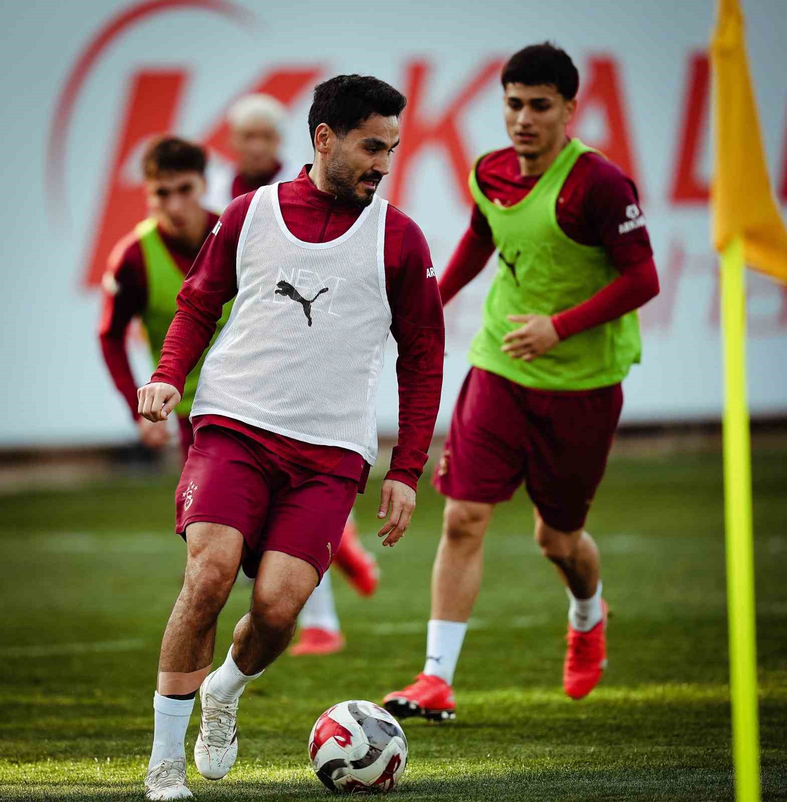 Galatasaray, Trabzonspor maçı hazırlıklarını sürdürdü
