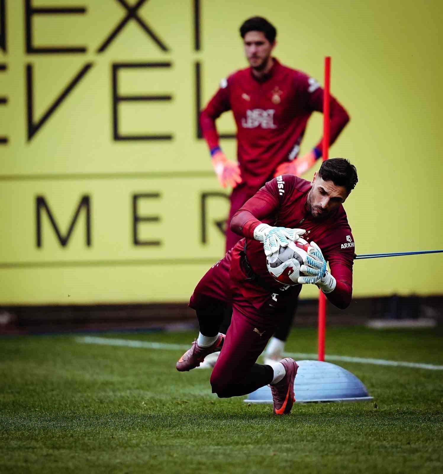 Galatasaray, Trabzonspor maçı hazırlıklarını sürdürdü
