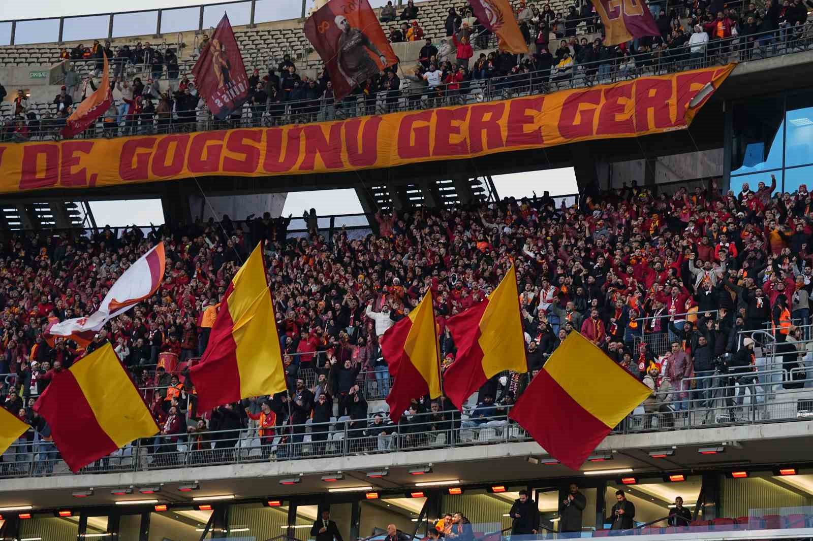 Galatasaray’da 3 değişiklik
Galatasaray’da 3 değişiklik