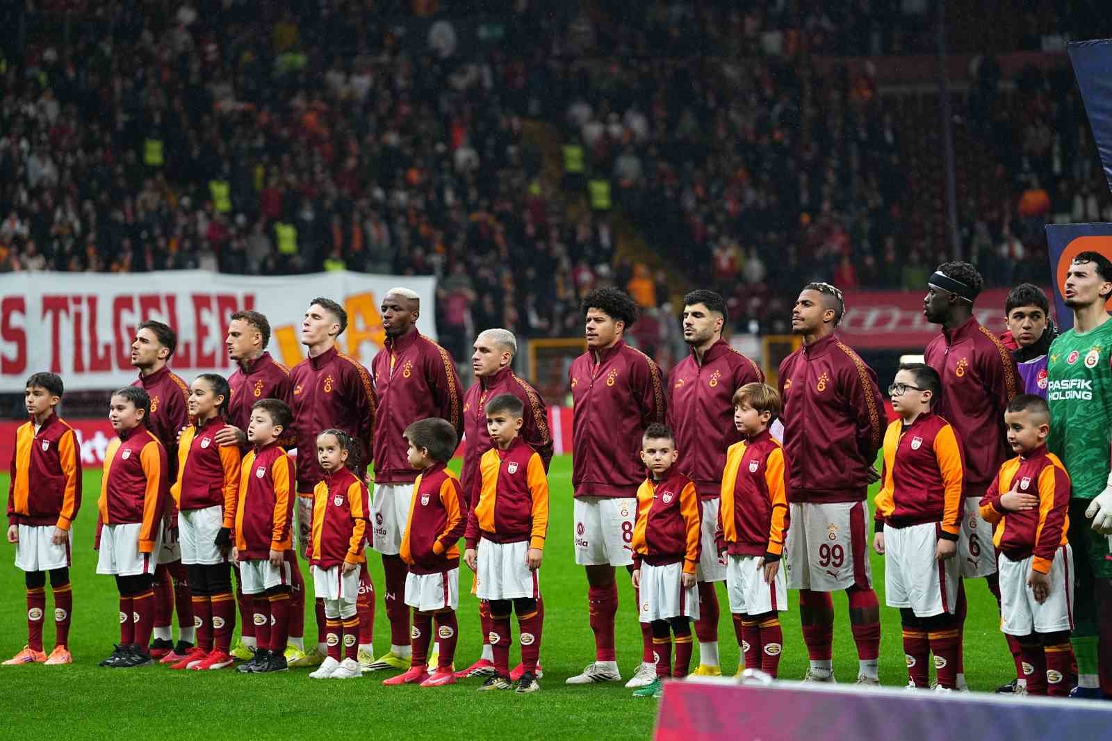 Galatasaray’da 4 değişiklik
Galatasaray’da 4 değişiklik