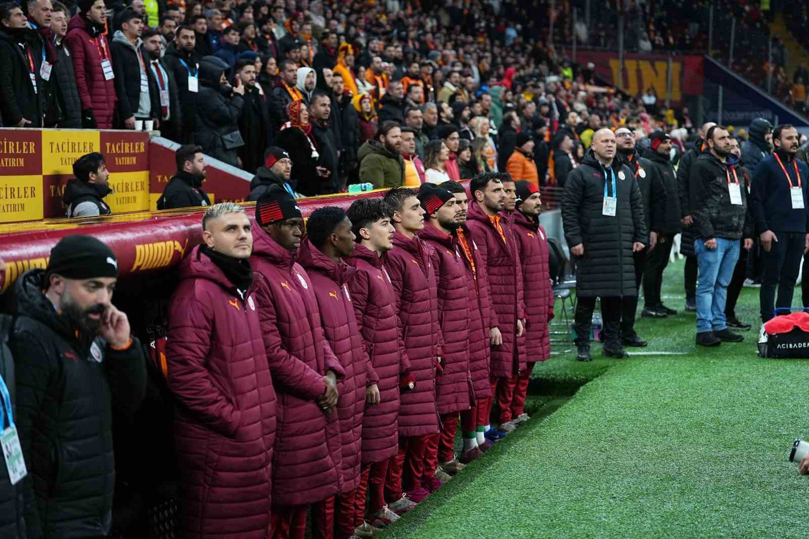 Galatasaray’da 4 değişiklik
Galatasaray’da 4 değişiklik