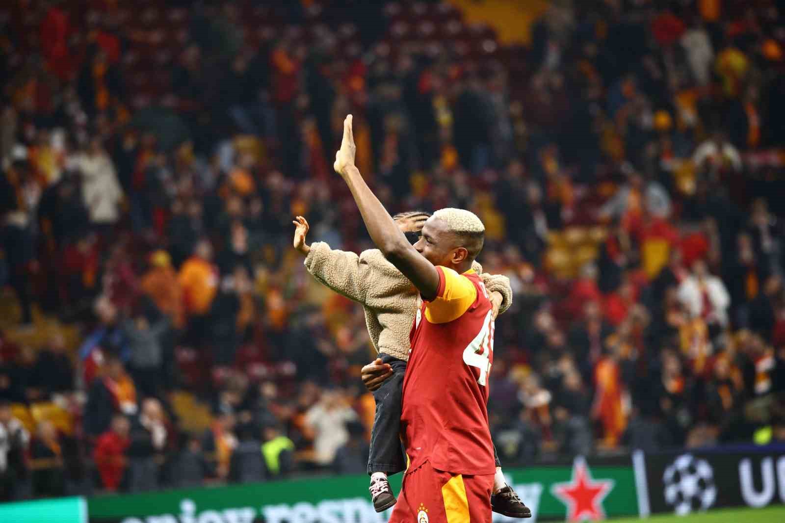 Galatasaray’da Liverpool galibiyeti sevinci
