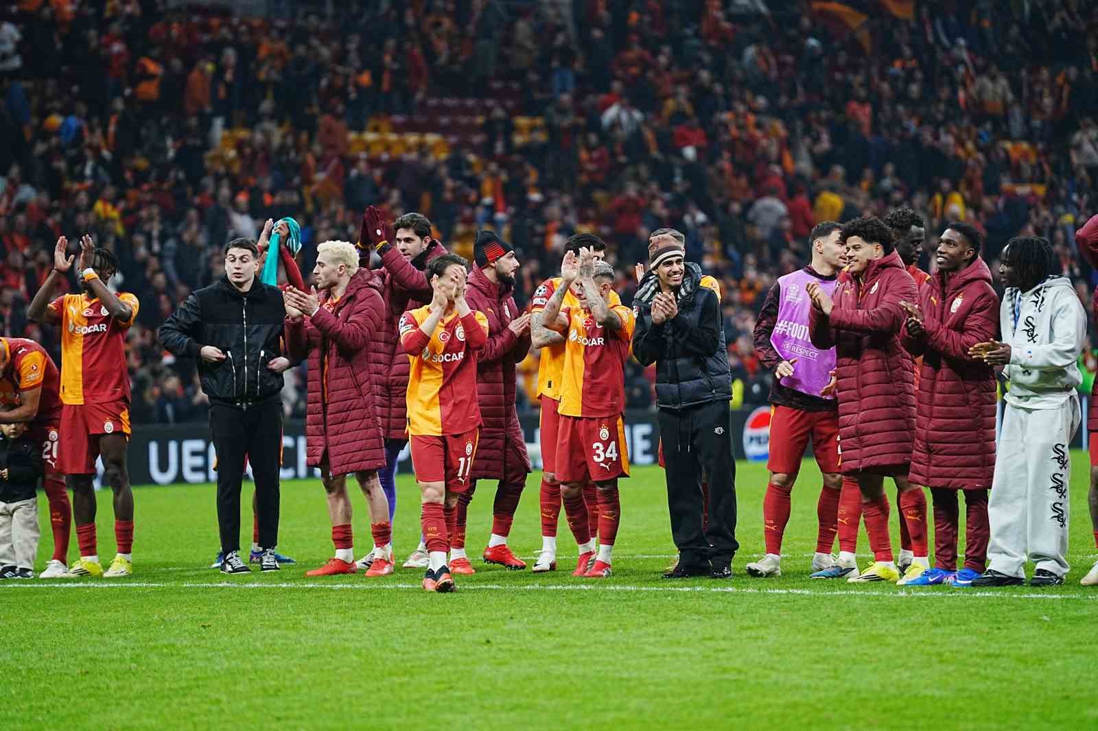 Galatasaray’da Liverpool galibiyeti sevinci
