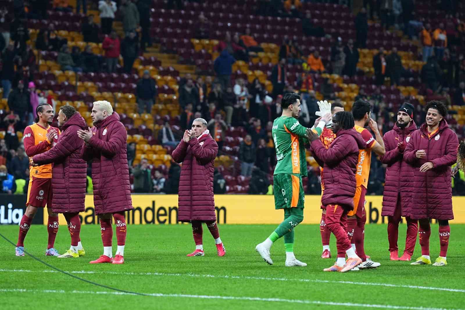 Galatasaray’da maç sonu üçlüsü Torreira ve Osimhen’den
