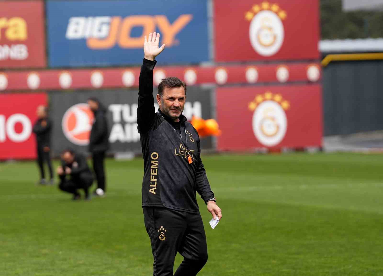 Galatasaray’dan taraftarlara açık antrenman
Galatasaray’dan taraftarlara açık antrenman