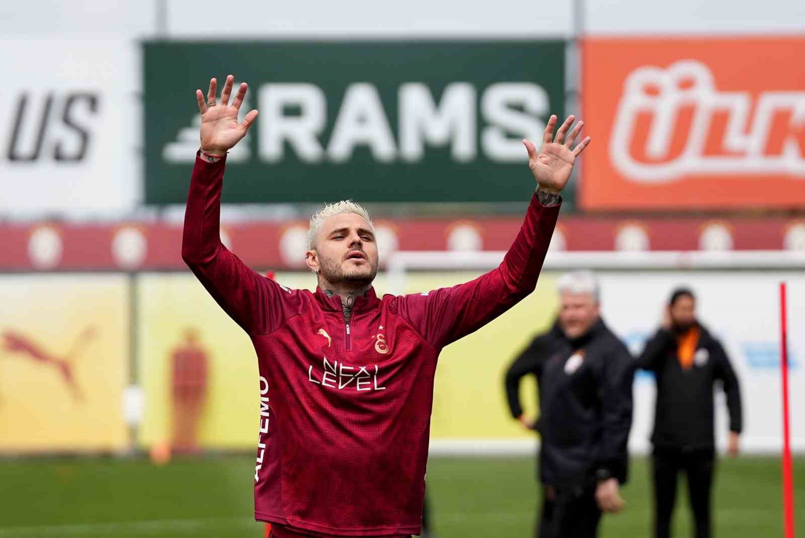 Galatasaray’dan taraftarlara açık antrenman
Galatasaray’dan taraftarlara açık antrenman