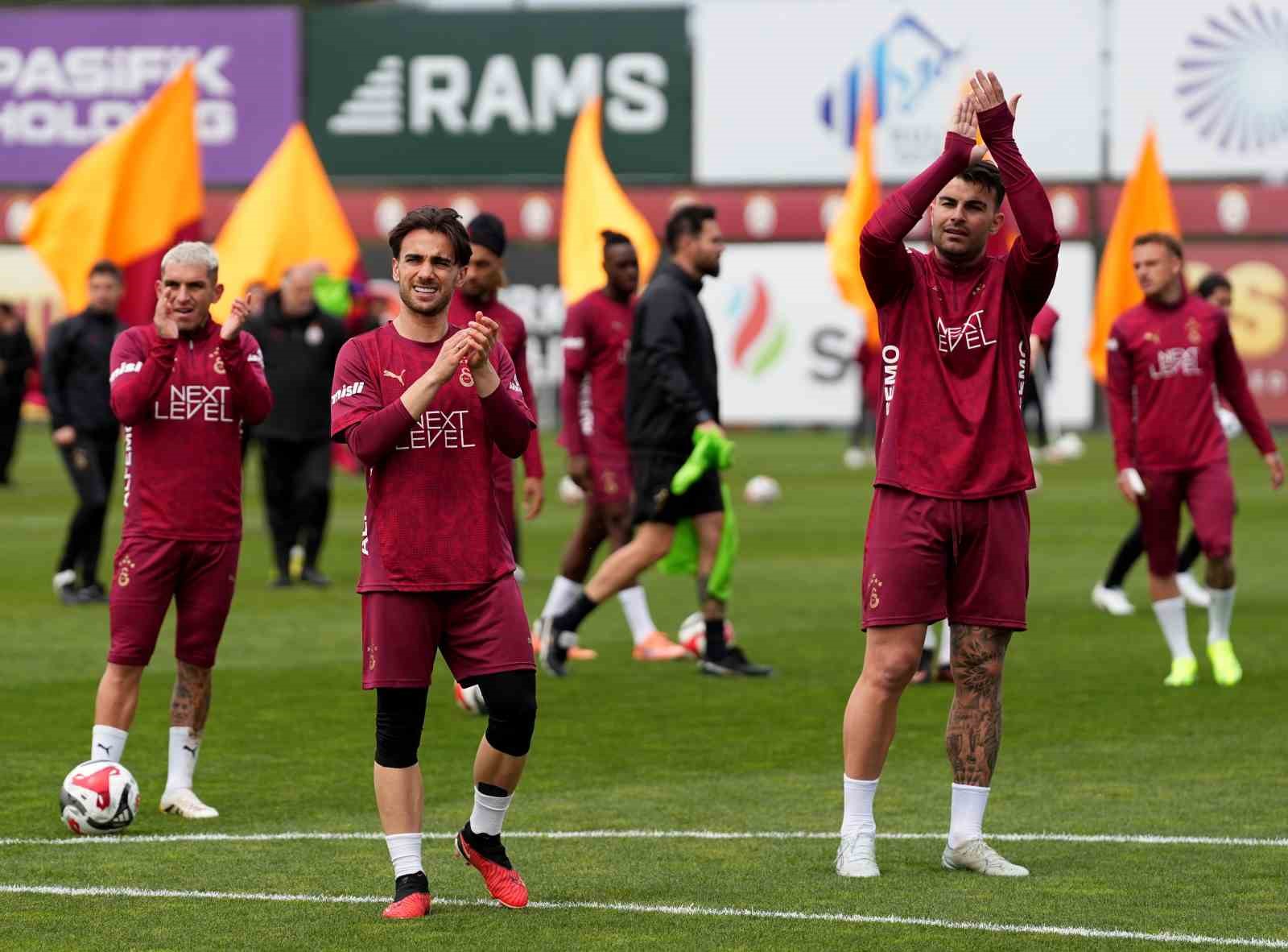 Galatasaray’dan taraftarlara açık antrenman
Galatasaray’dan taraftarlara açık antrenman