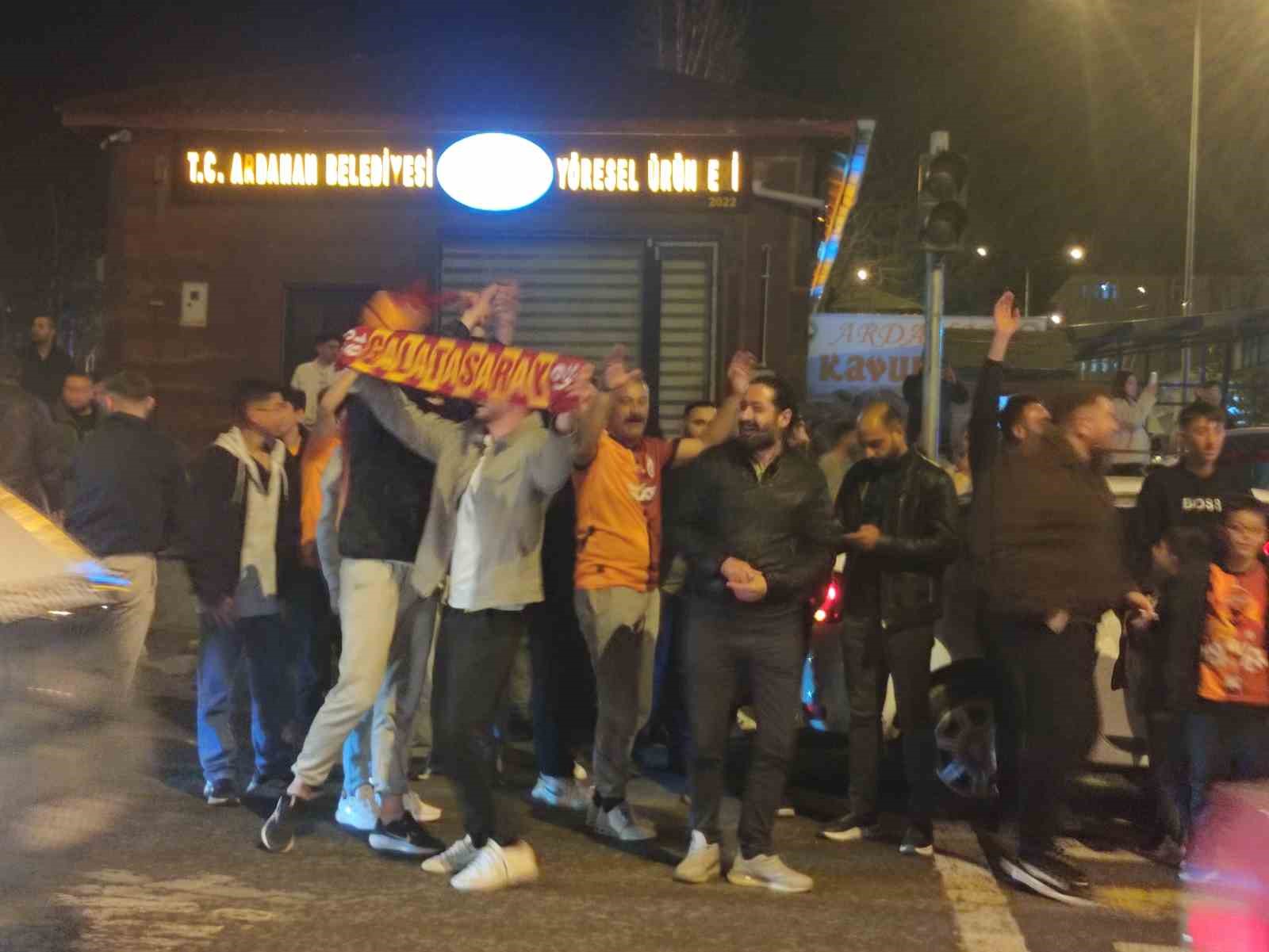 Galatasaray’ın Fenerbahçe galibiyeti sonrası Ardahan’da büyük coşku
