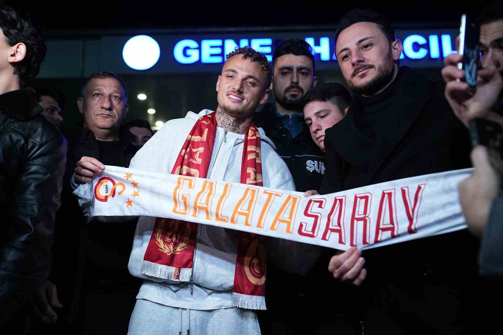 Galatasaray’ın yeni transferi Noa Lang, İstanbul’a geldi
Galatasaray’ın yeni transferi Noa Lang, İstanbul’a geldi