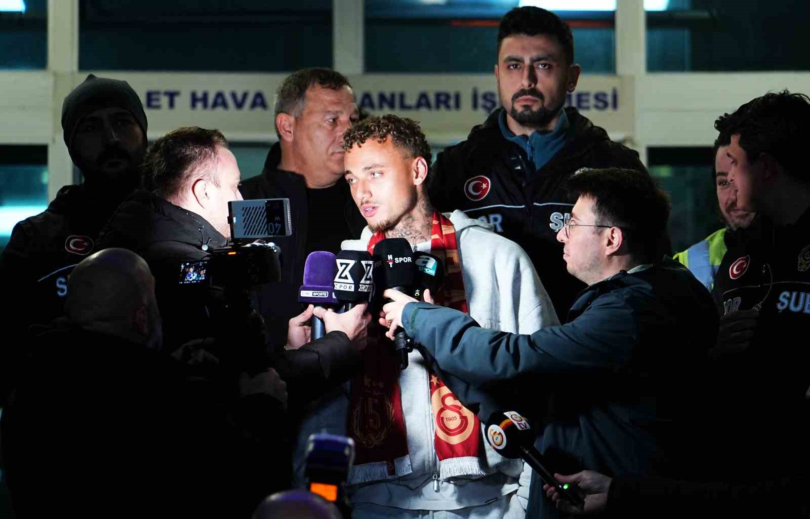 Galatasaray’ın yeni transferi Noa Lang, İstanbul’a geldi
Galatasaray’ın yeni transferi Noa Lang, İstanbul’a geldi