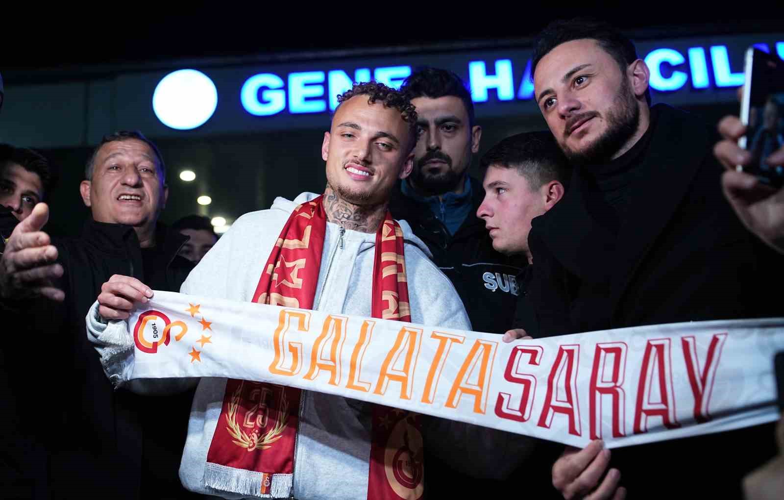Galatasaray’ın yeni transferi Noa Lang, İstanbul’a geldi
Galatasaray’ın yeni transferi Noa Lang, İstanbul’a geldi