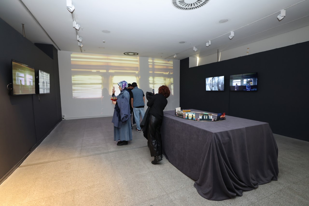 Galeri Cennet’te ‘Fijital Kapılar’ sergisi açıldı
