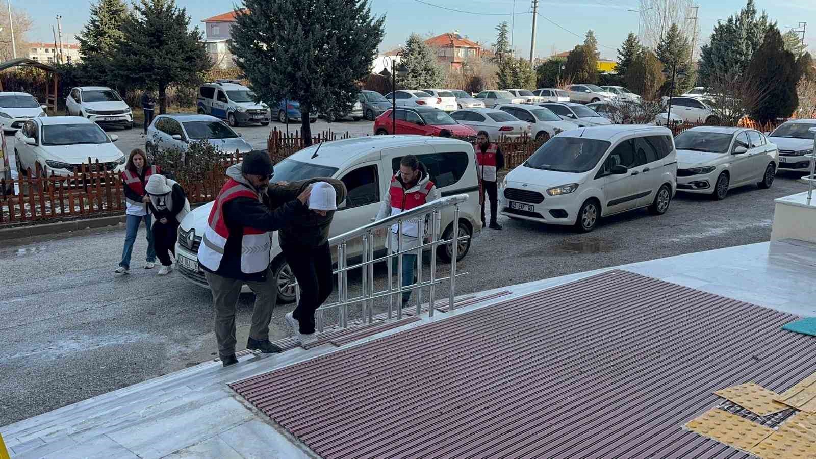 Gasp olayının şüphelileri önce kameraya ardından polise yakalandı
