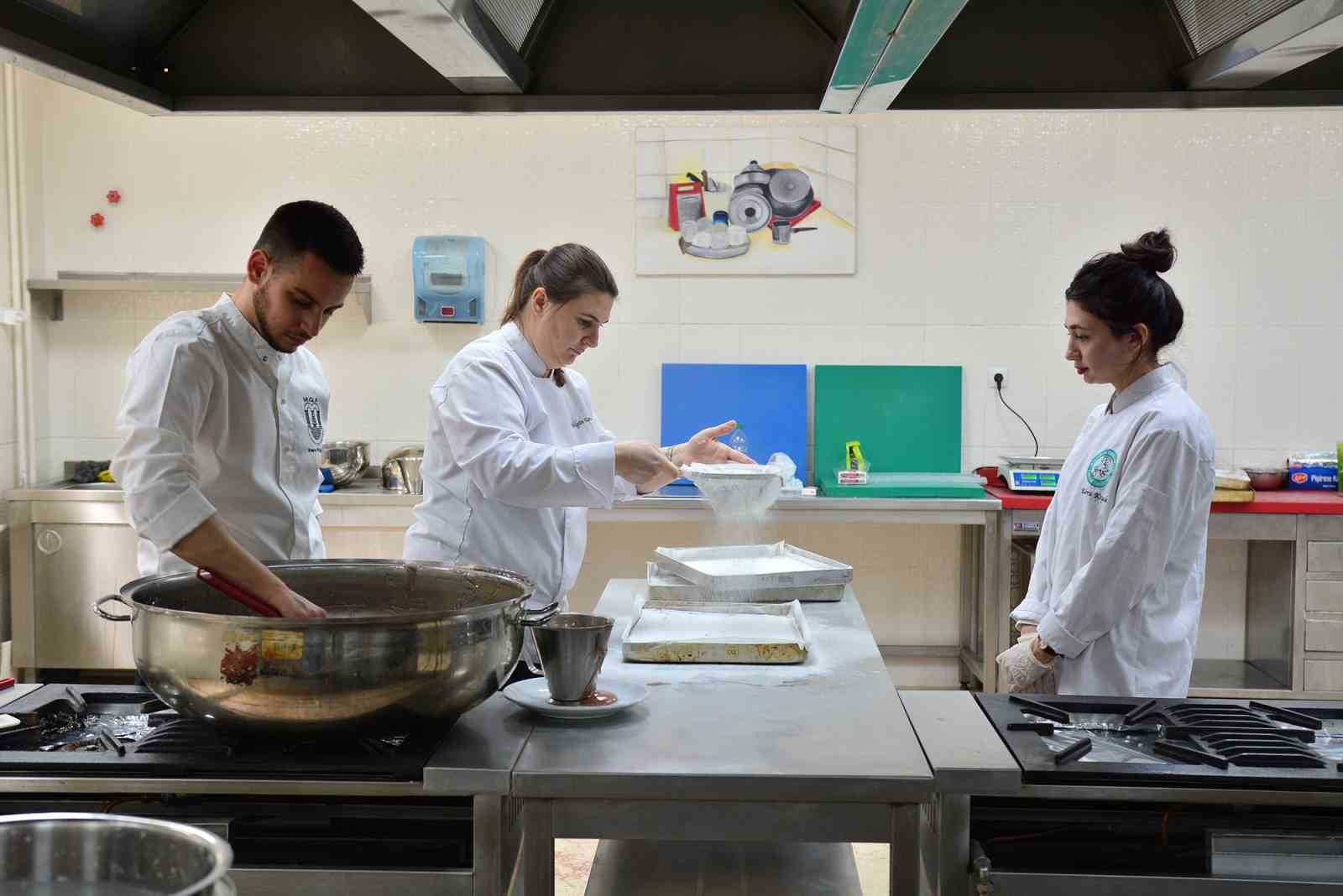 Gastronomi öğrencilerinden özel lokum üretimi
