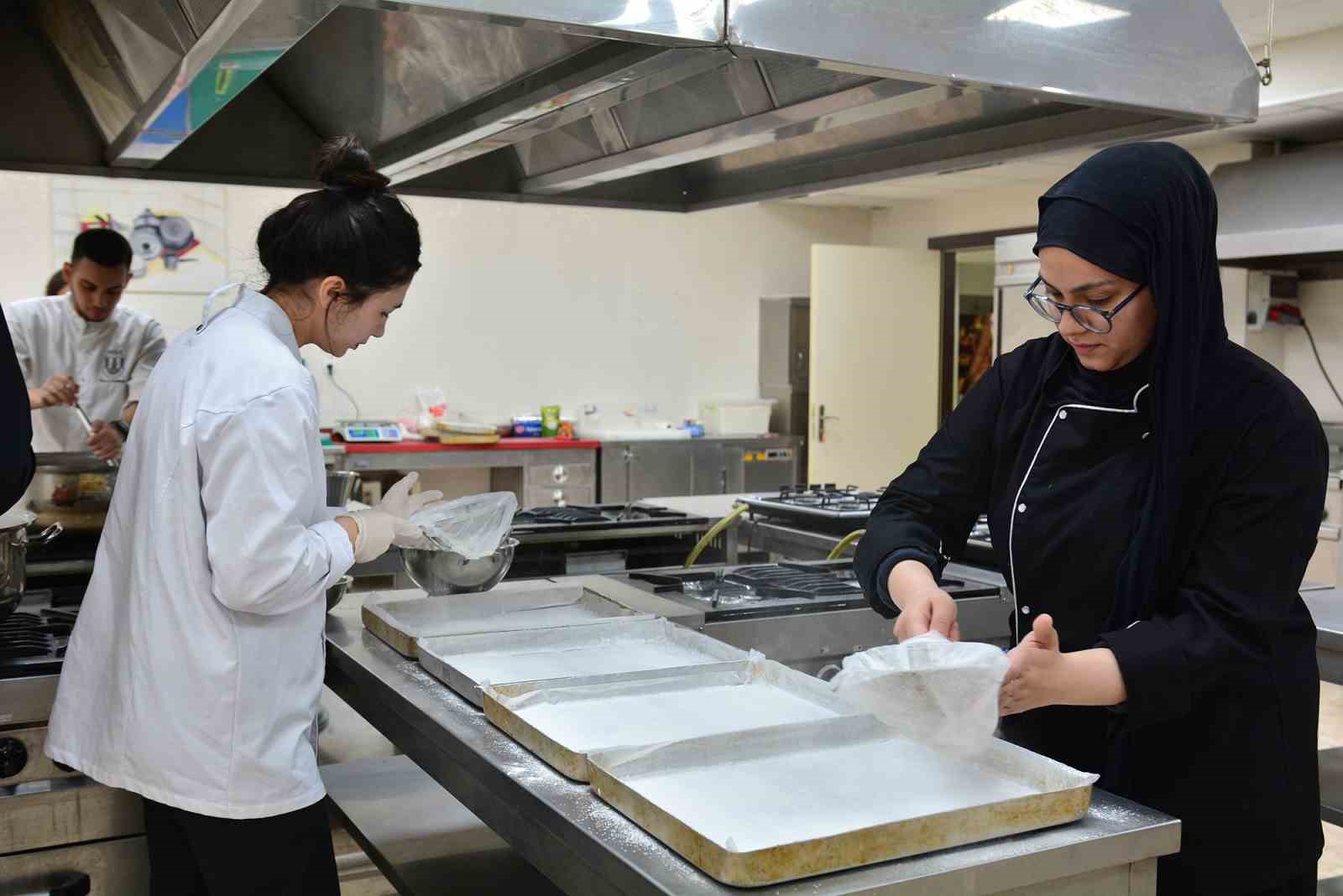 Gastronomi öğrencilerinden özel lokum üretimi
