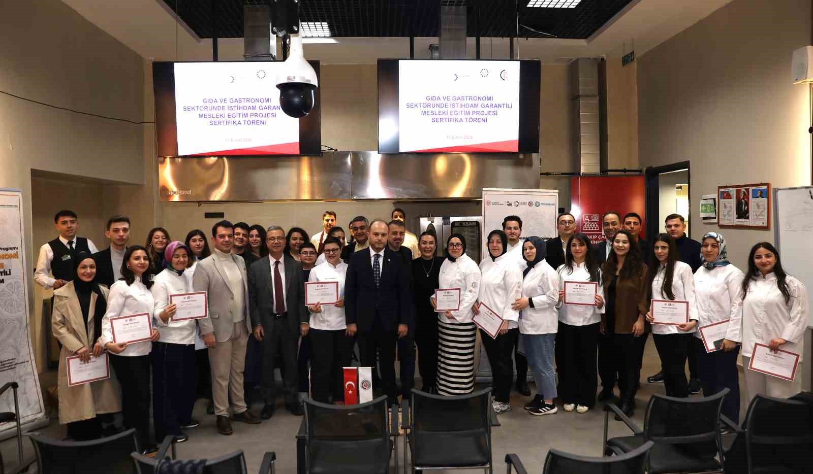 Gastronomi sektörünün nitelikli iş gücü ihtiyacına GTO’dan önemli katkı
Gastronomi sektörünün nitelikli iş gücü ihtiyacına GTO’dan önemli katkı