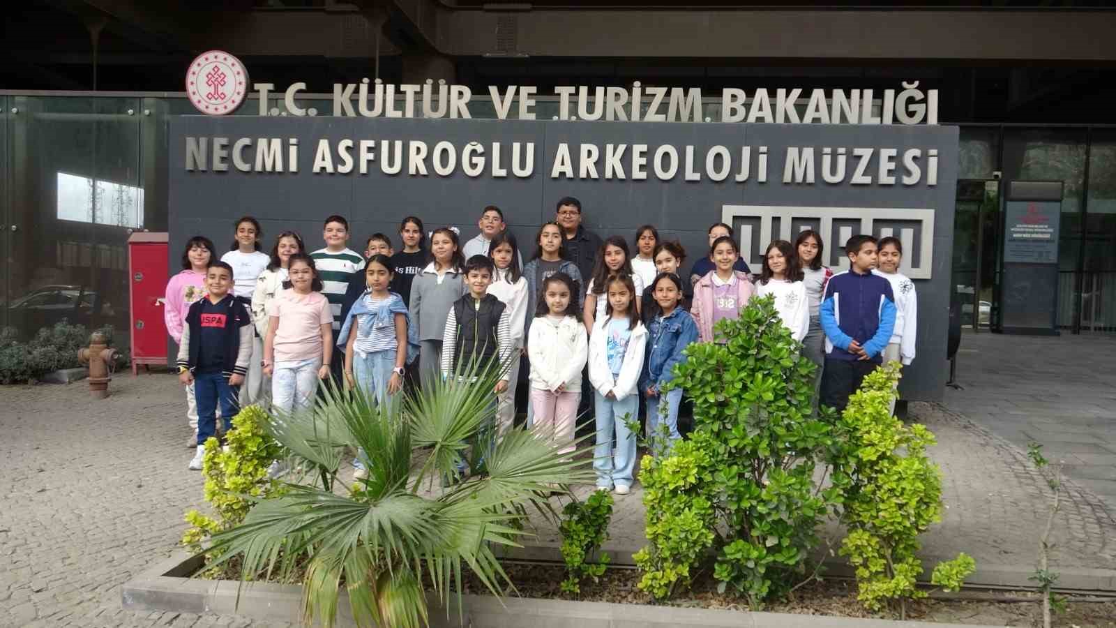 Gazele Gazel Korosu’nun çocuk sanatçıları Antakya’nın tarihi noktalarını gezdi
