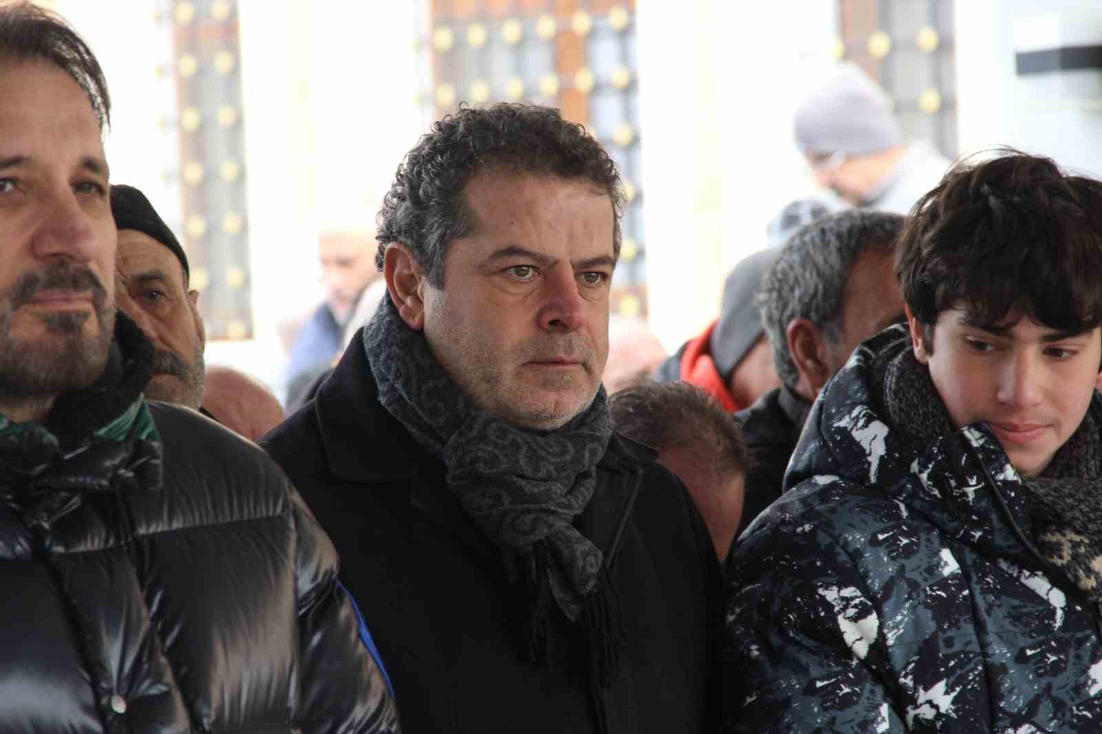 Gazeteci Cüneyt Özdemir’in annesi Çorum’da toprağa verildi
