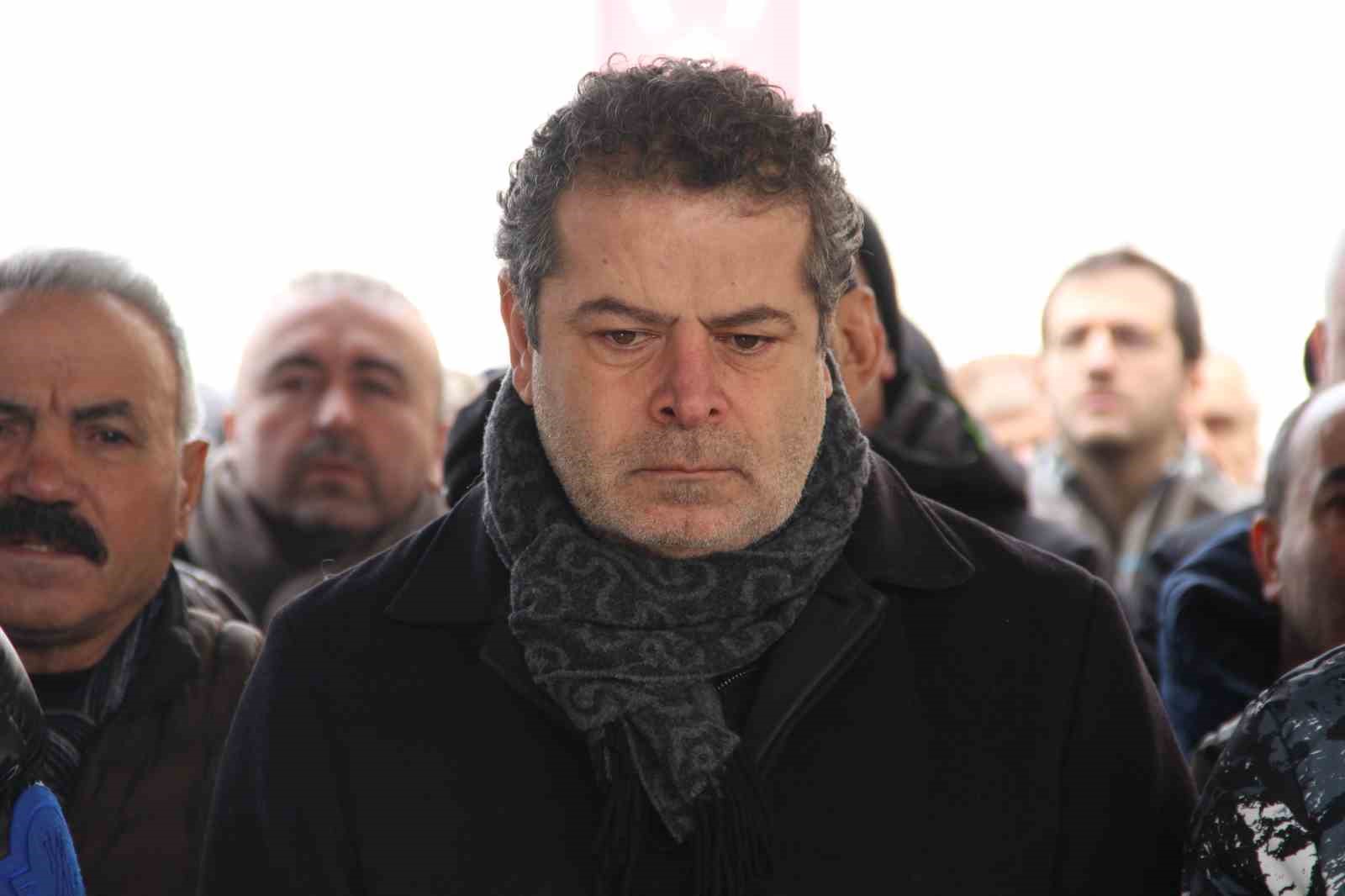 Gazeteci Cüneyt Özdemir’in annesi Çorum’da toprağa verildi
