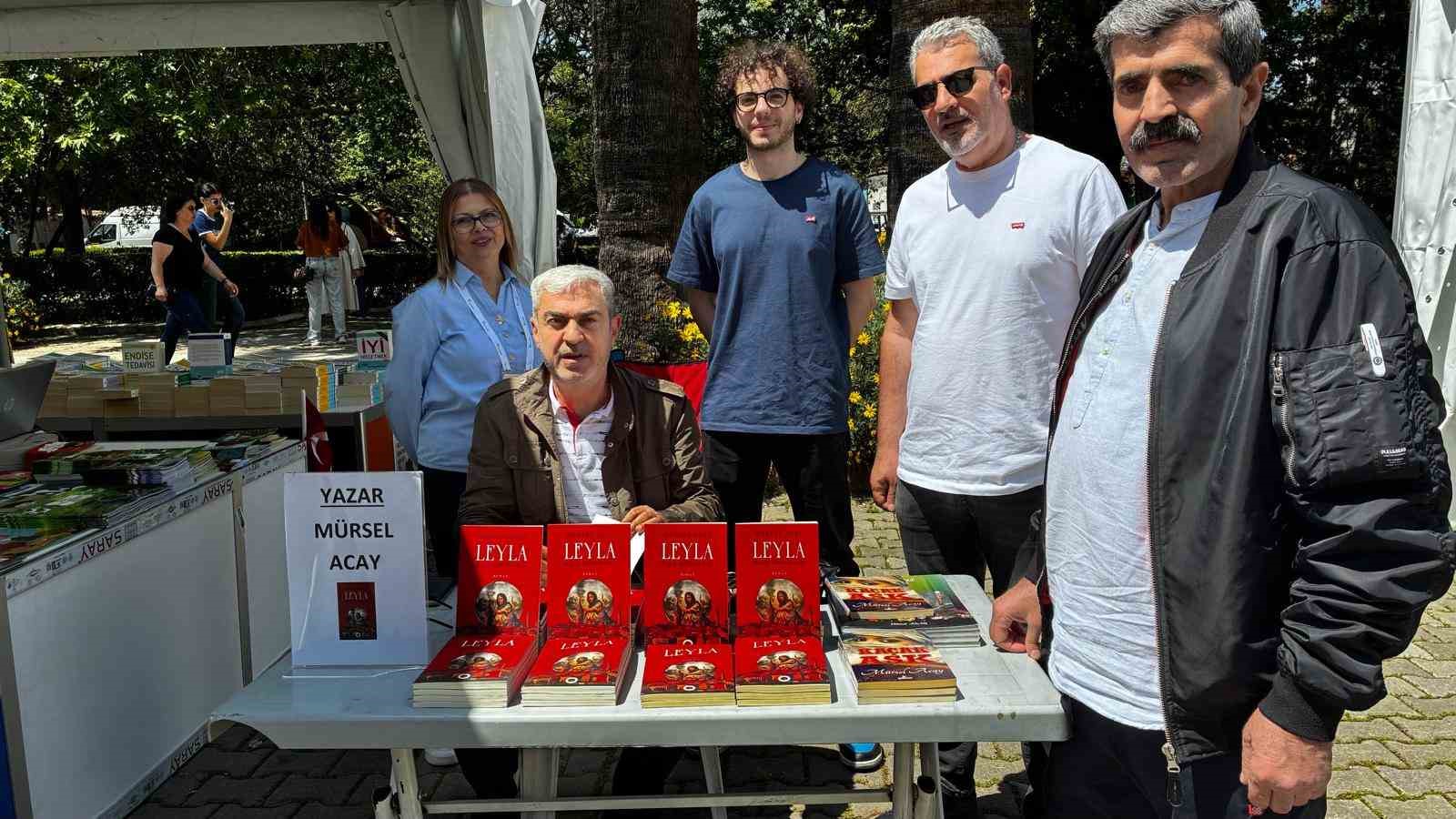Gazeteci Mürsel Acay İzmir Kitap Fuarında okurlarıyla buluştu

