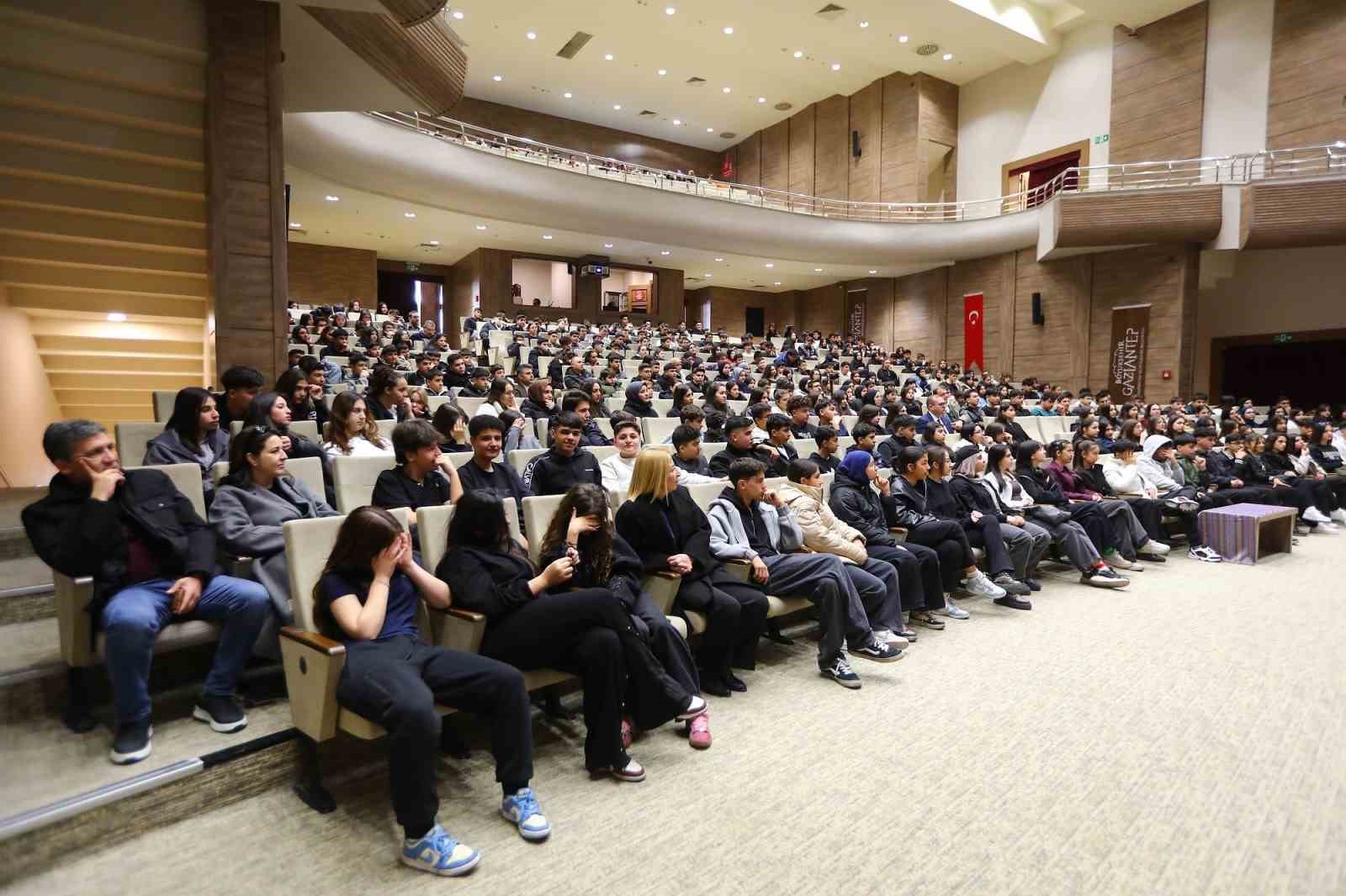 Gazi şehirde iyilik çocuklarla yayılıyor
Gazi şehirde iyilik çocuklarla yayılıyor