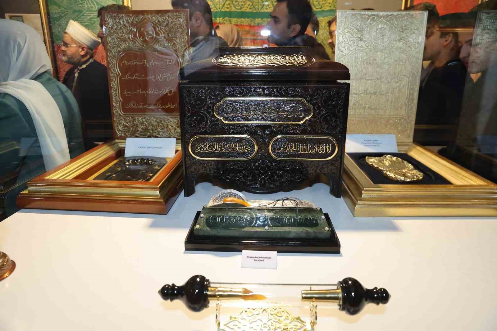 Gaziantep Büyükşehir ev sahipliğinde Mukaddes Emanetler Sergisi vatandaşlarla buluştu
