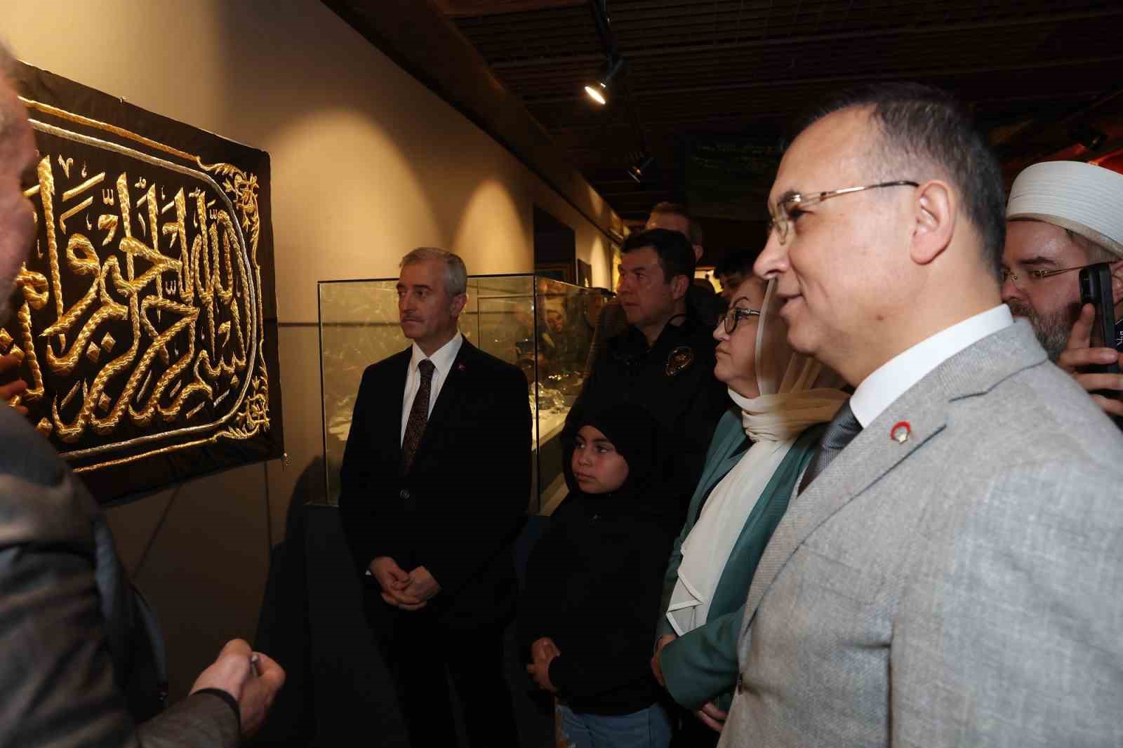 Gaziantep Büyükşehir ev sahipliğinde Mukaddes Emanetler Sergisi vatandaşlarla buluştu
