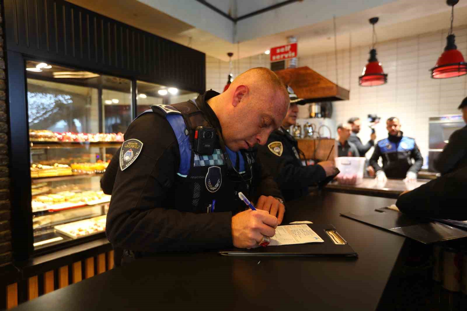 Gaziantep Büyükşehir Zabıta’dan Ramazan’da sıkı denetim
Gaziantep Büyükşehir Zabıta’dan Ramazan’da sıkı denetim
