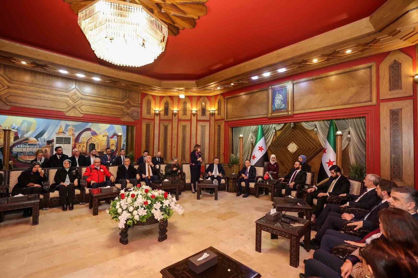 Gaziantep Büyükşehir’den Halep’e yeşil alan ve ulaşım desteği
Gaziantep Büyükşehir’den Halep’e yeşil alan ve ulaşım desteği