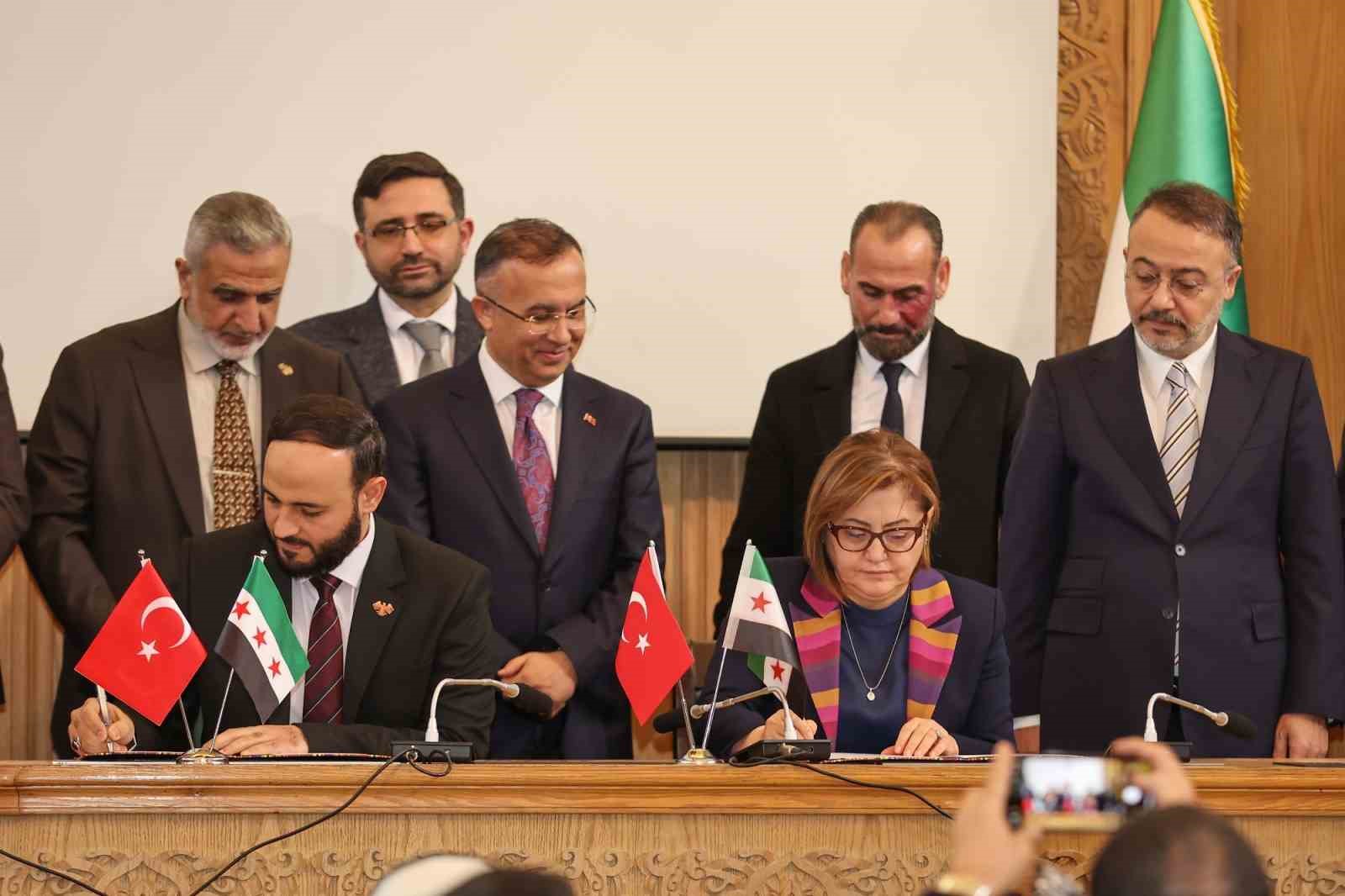 Gaziantep Büyükşehir’den Halep’e yeşil alan ve ulaşım desteği
Gaziantep Büyükşehir’den Halep’e yeşil alan ve ulaşım desteği